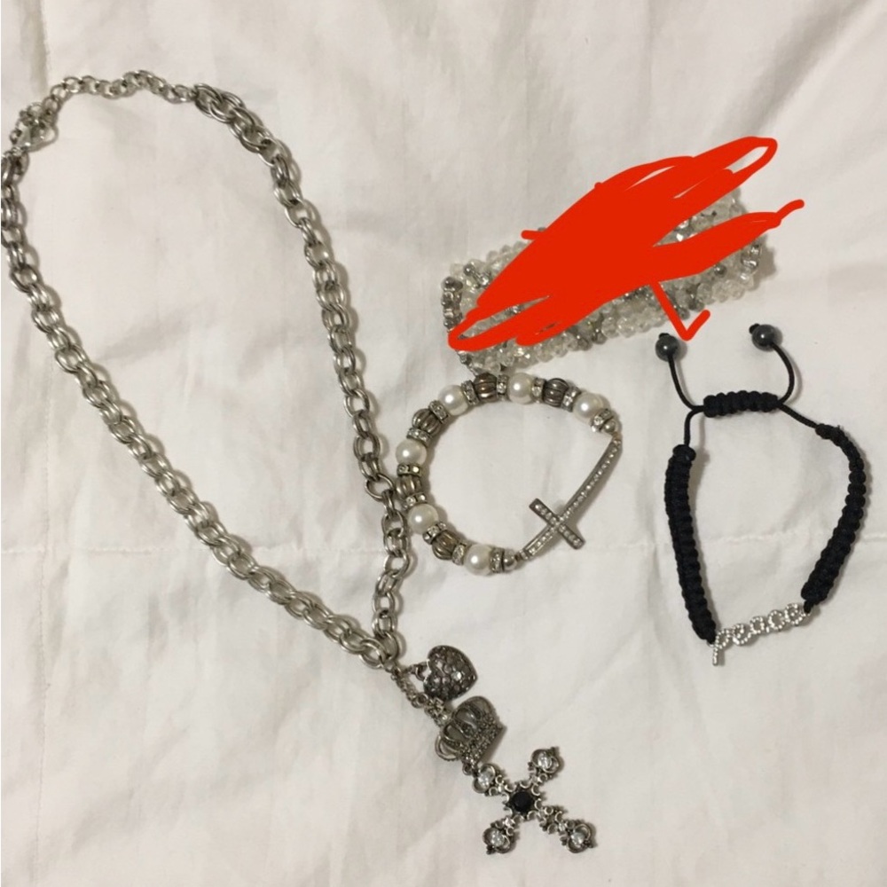 ⭐️ FREE w/ Bundle Purchase! Bundle of silver/black jewelry
